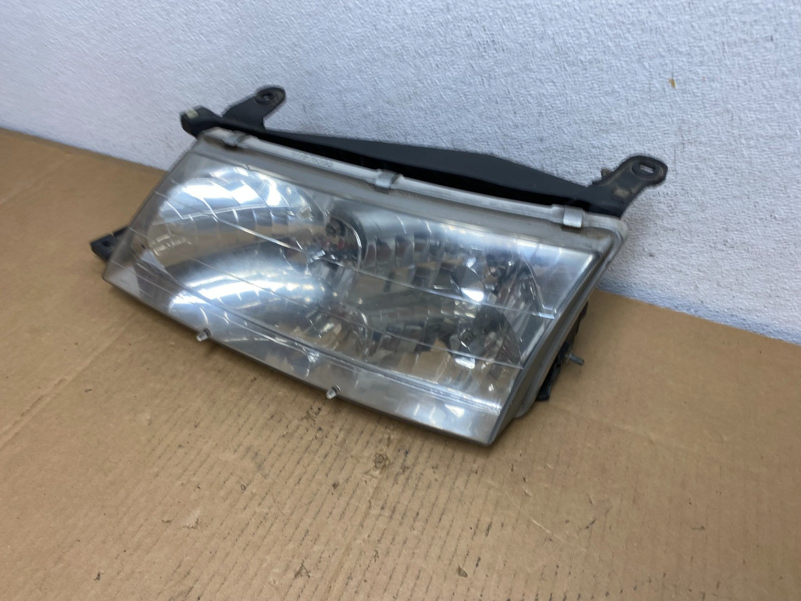 1998 to 1999 Toyota Avalon Halogen Left Driver LH Headlight AD0828 DW1