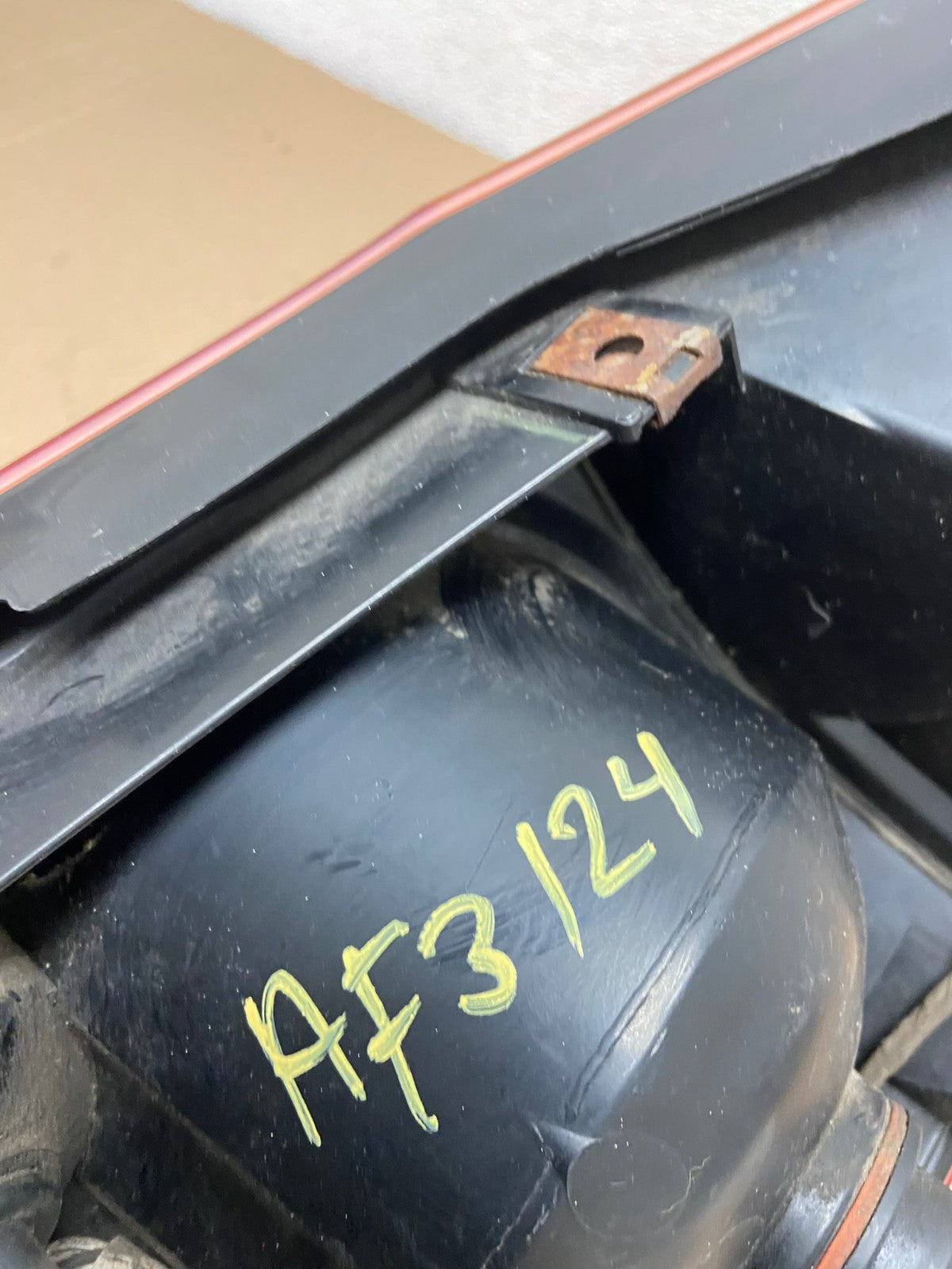 2004 2005 2006 Chrysler Pacifica Left Driver LH Tail Light AF3124 LK6