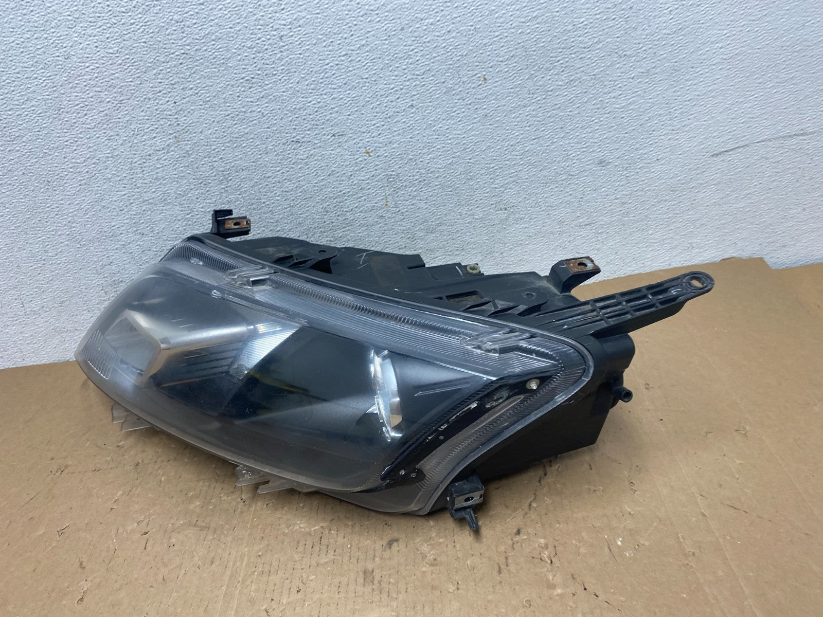 2010 2011 2012 Ford Fusion Left Driver LH Side Headlight Halogen AD8010 DW1