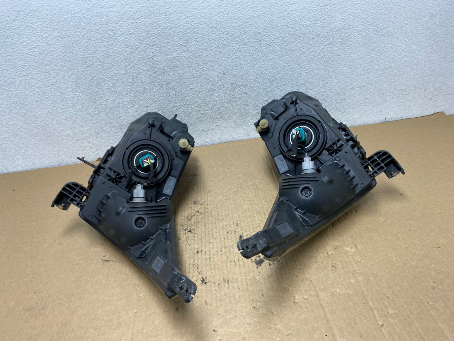 2011 to 2015 Chevrolet Cruze Halogen Left+Right Set Headlights AG2154 LK9