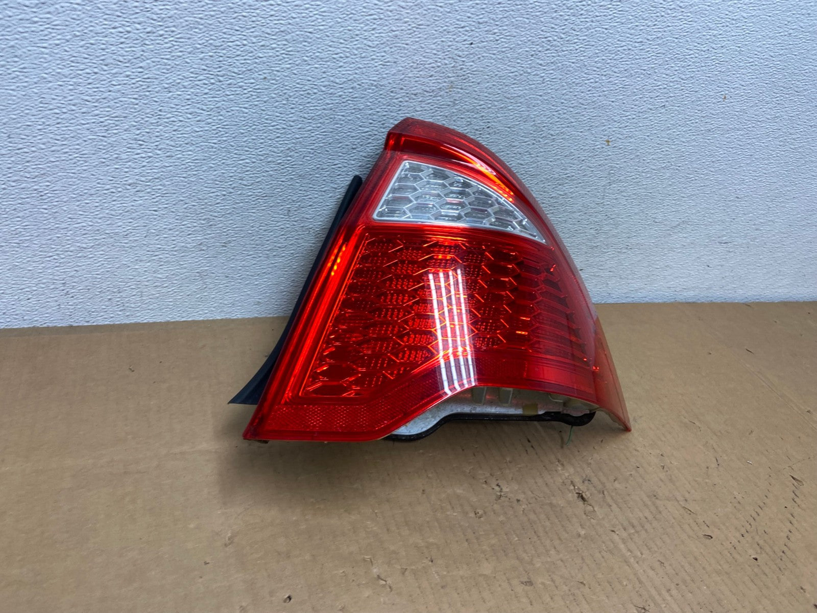 2010 2011 2012 Ford Fusion Right Passenger Side Tail Light AD0903 LK2
