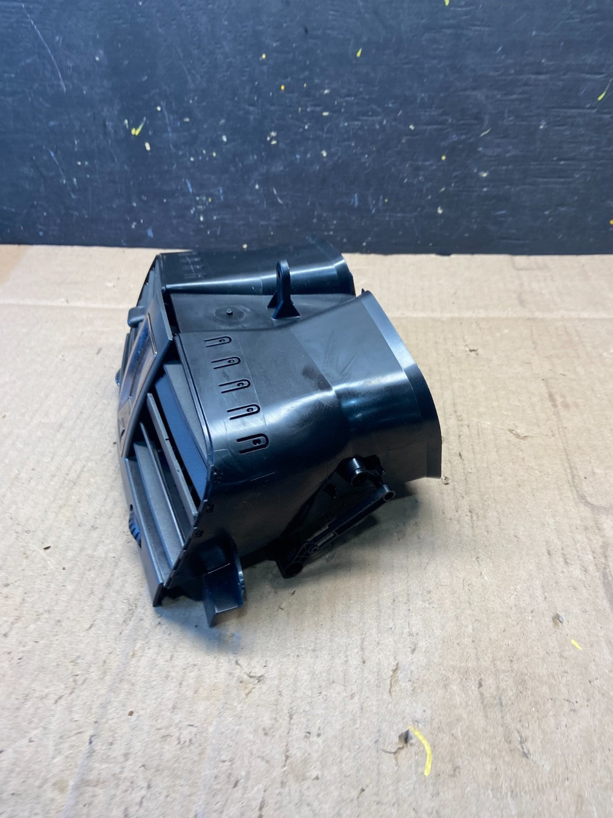 2007 to 2009 Cadillac SRX Front Center Dash Clock Air Vent P9351 DG1