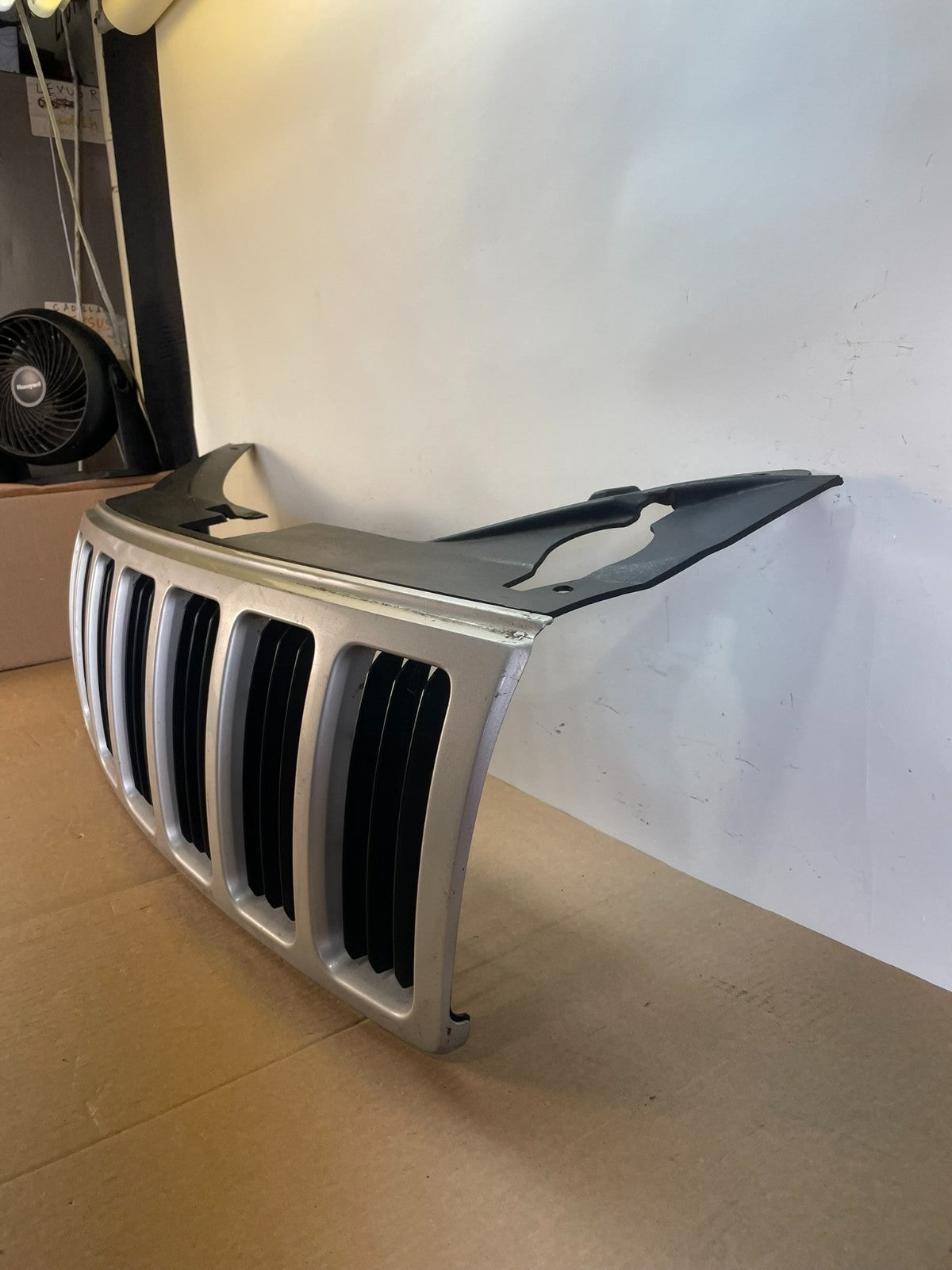2005 2006 2007 Jeep Grand Cherokee Front Upper Grill Grille ah0057 DG1
