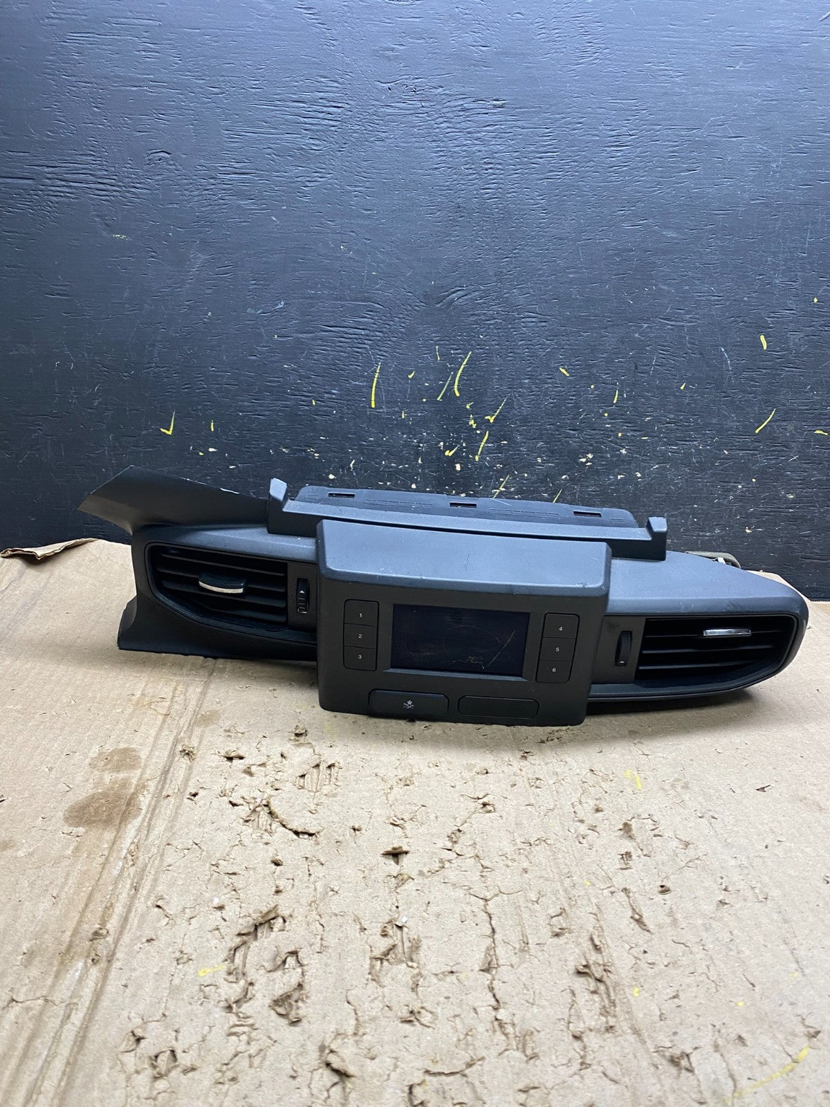 2020 to 2023 Ford  Explorer Console Radio Display Screen Air Vents Oem x6302 DG0