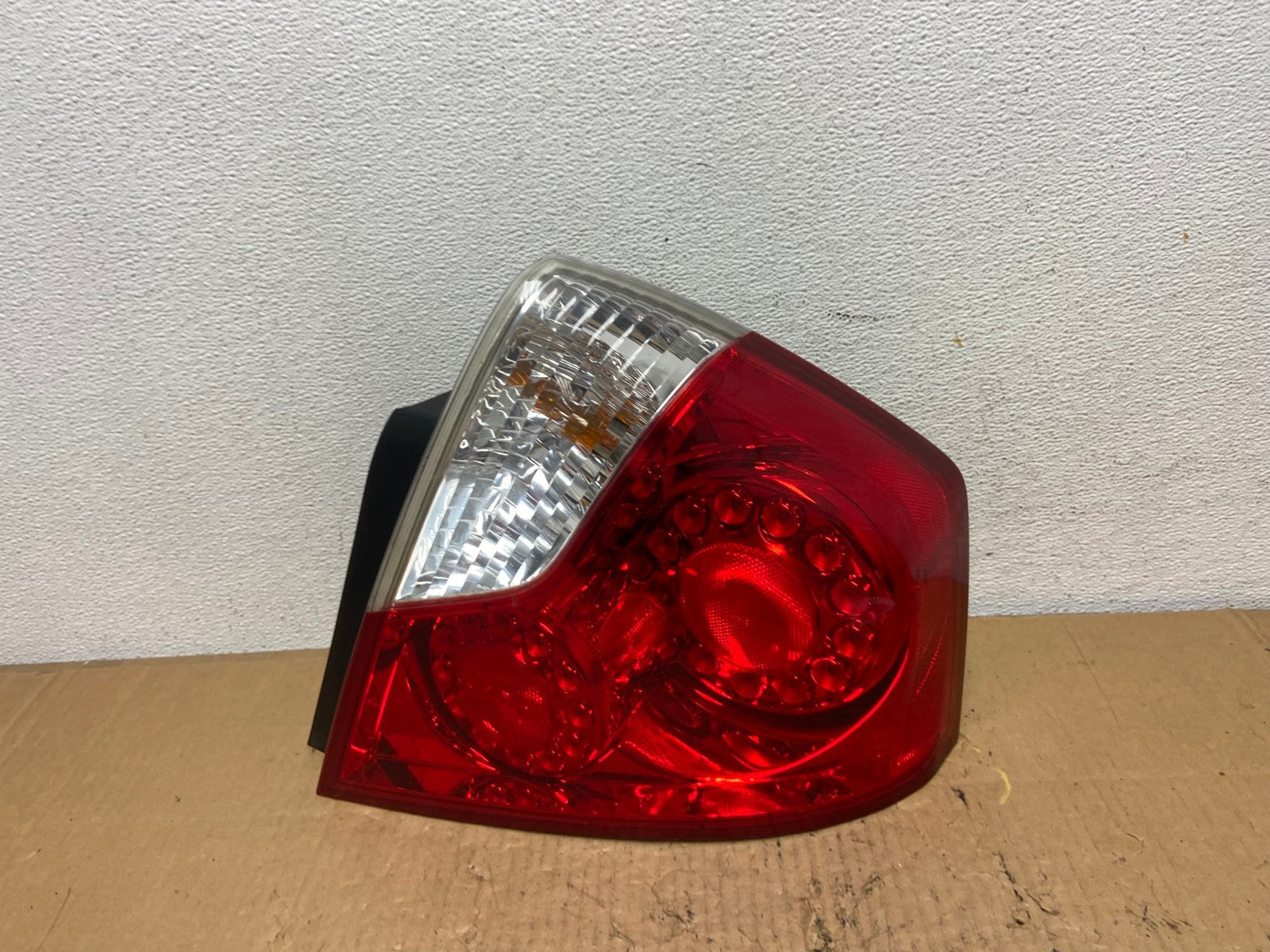 2006 2007 Infiniti M35 M35X M45 Right Passenger Side Tail Light AD1141 LK0