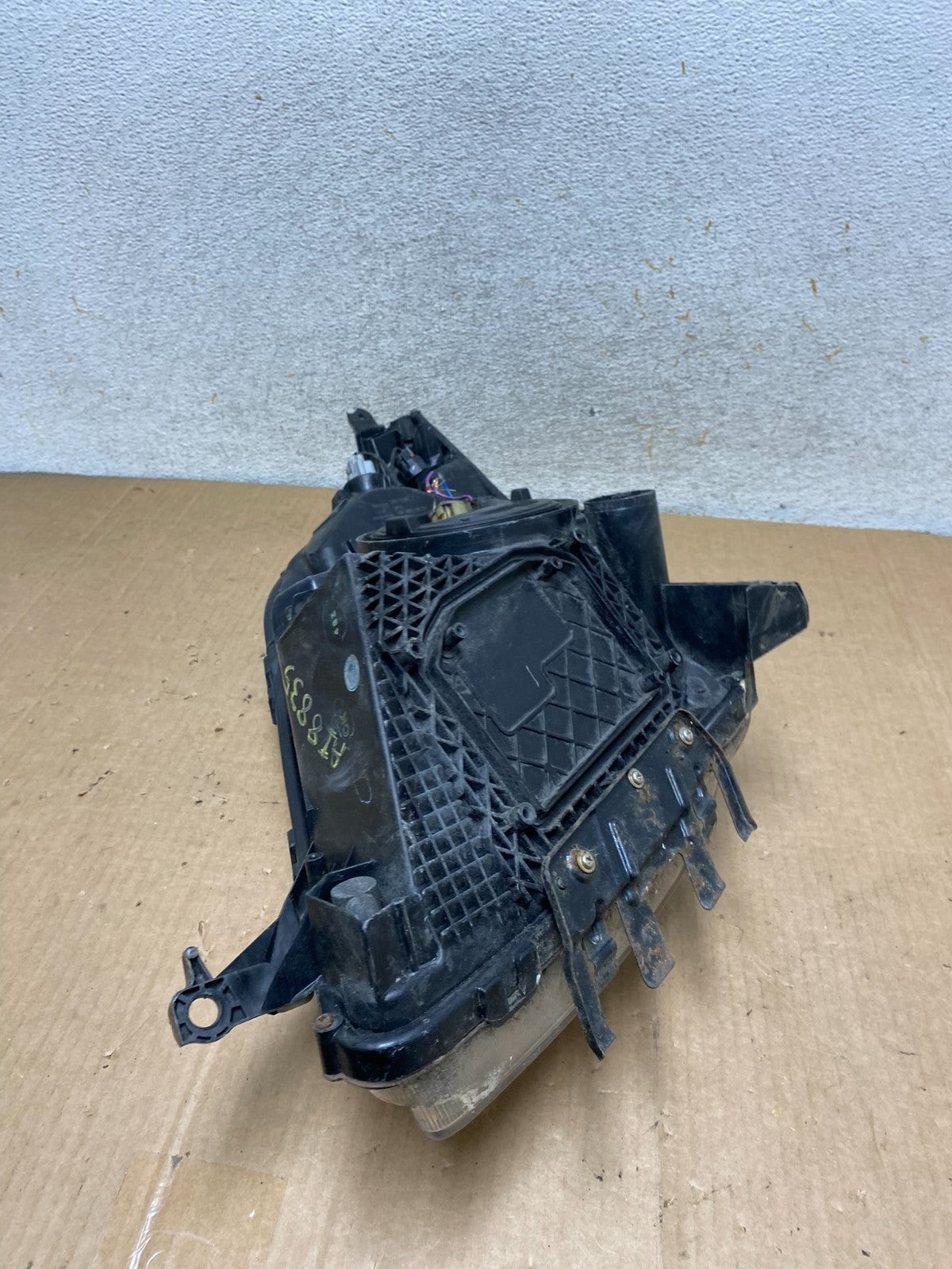 2004-2005 Toyota Prius Right Passenger RH Halogen Headlight AI8835 DW9
