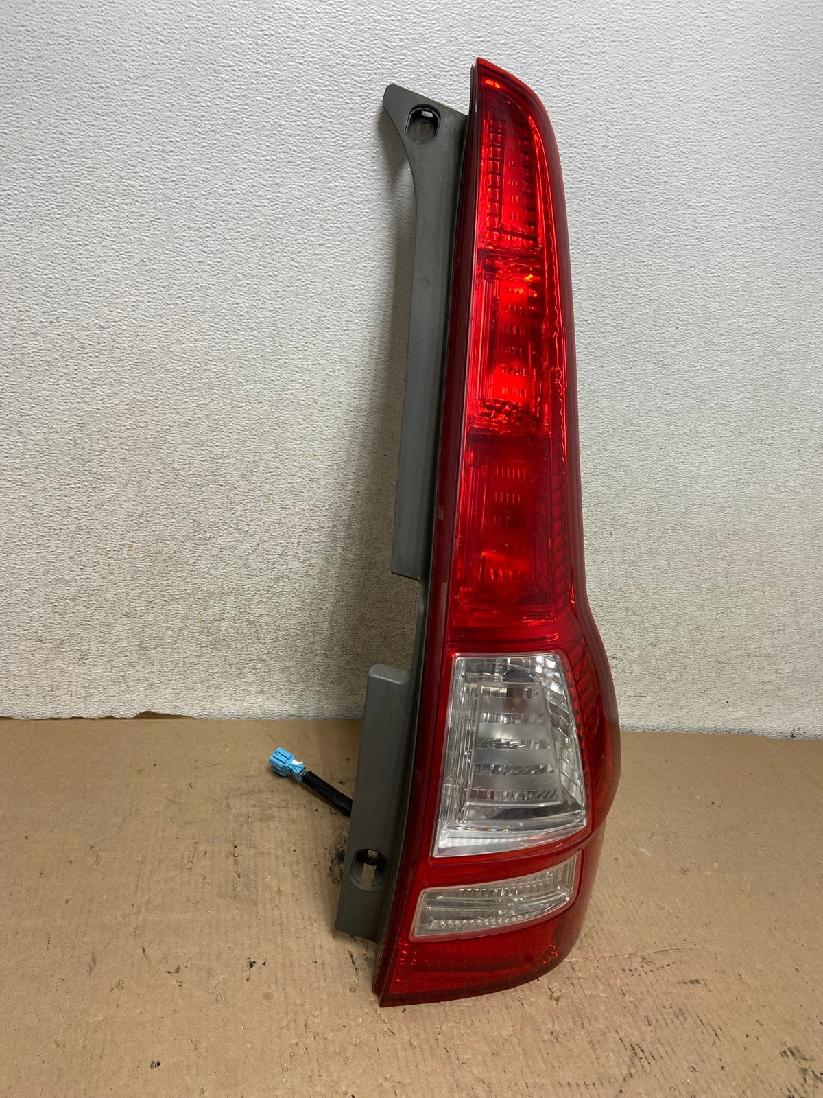 2007 - 2011 Honda Cr-v Crv Right Passenger Rh Side Tail Light AH2051 R LK1