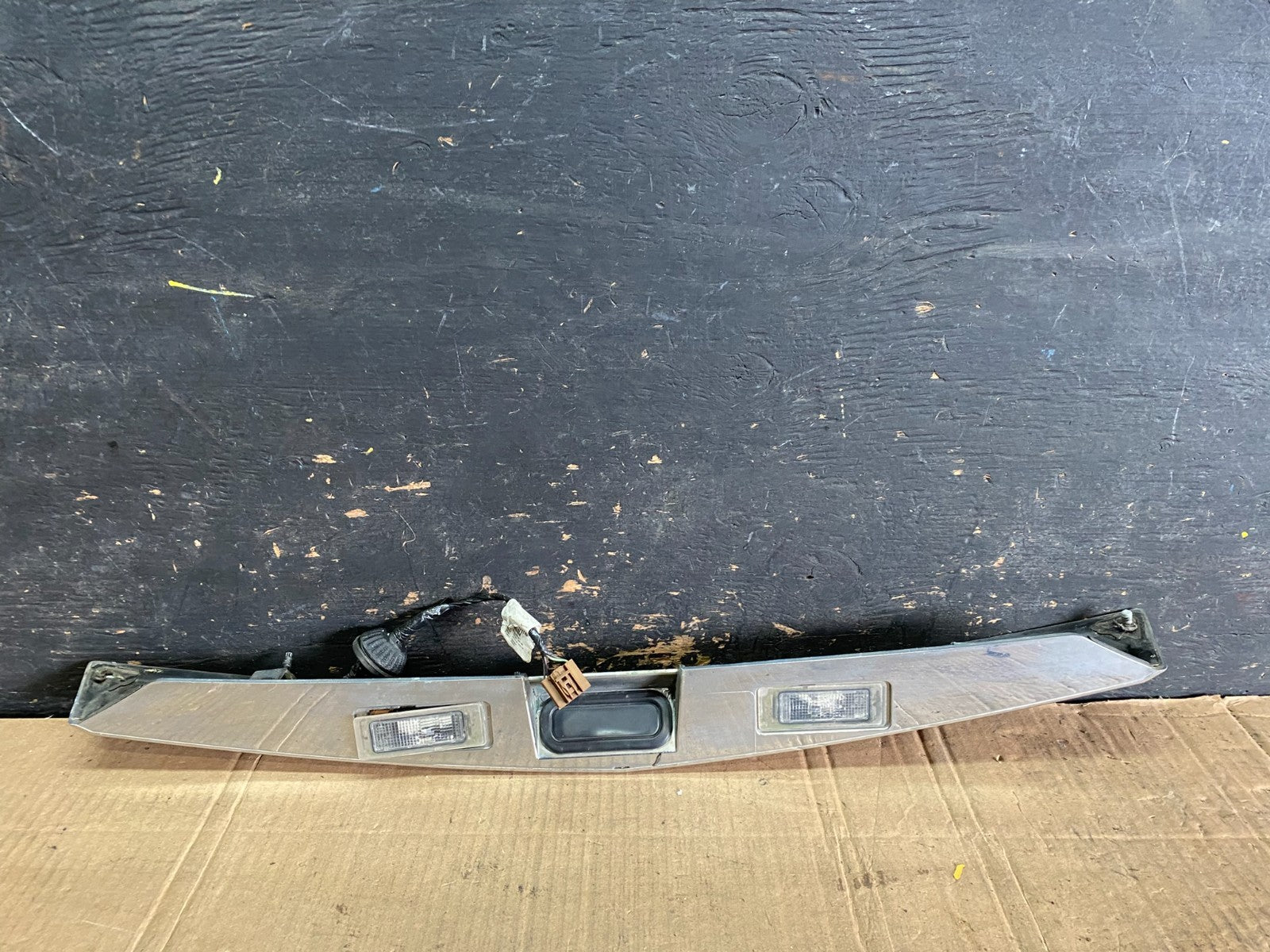 2010-2015 Cadillac SRX Rear Liftgate Tailgate Finish Molding W/o Camera T4027 DG5