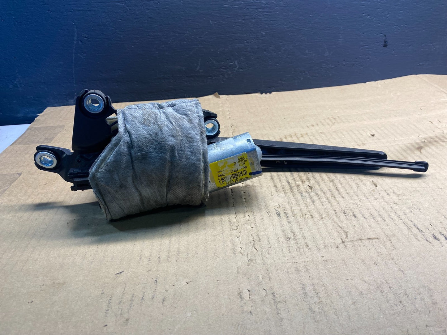 2011 to 2019 Ford Explorer Rear Windshield Wiper Motor OEM ab7392 DG5