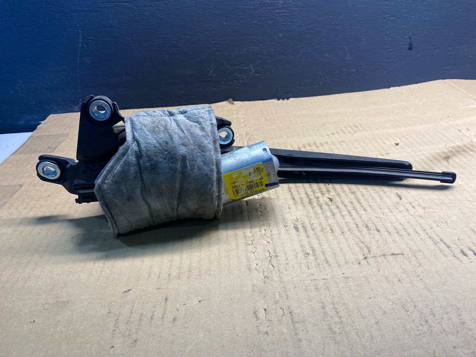 2011 to 2019 Ford Explorer Rear Windshield Wiper Motor OEM ab7392 DG5