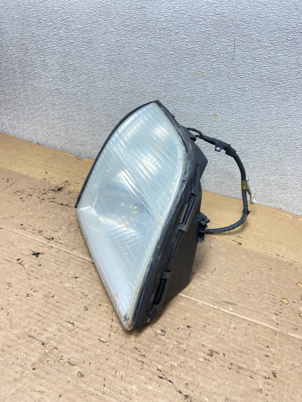2002-2005 Mercury Mountaineer Right Passenger Halogen Headlight OEM AB3383 DW1