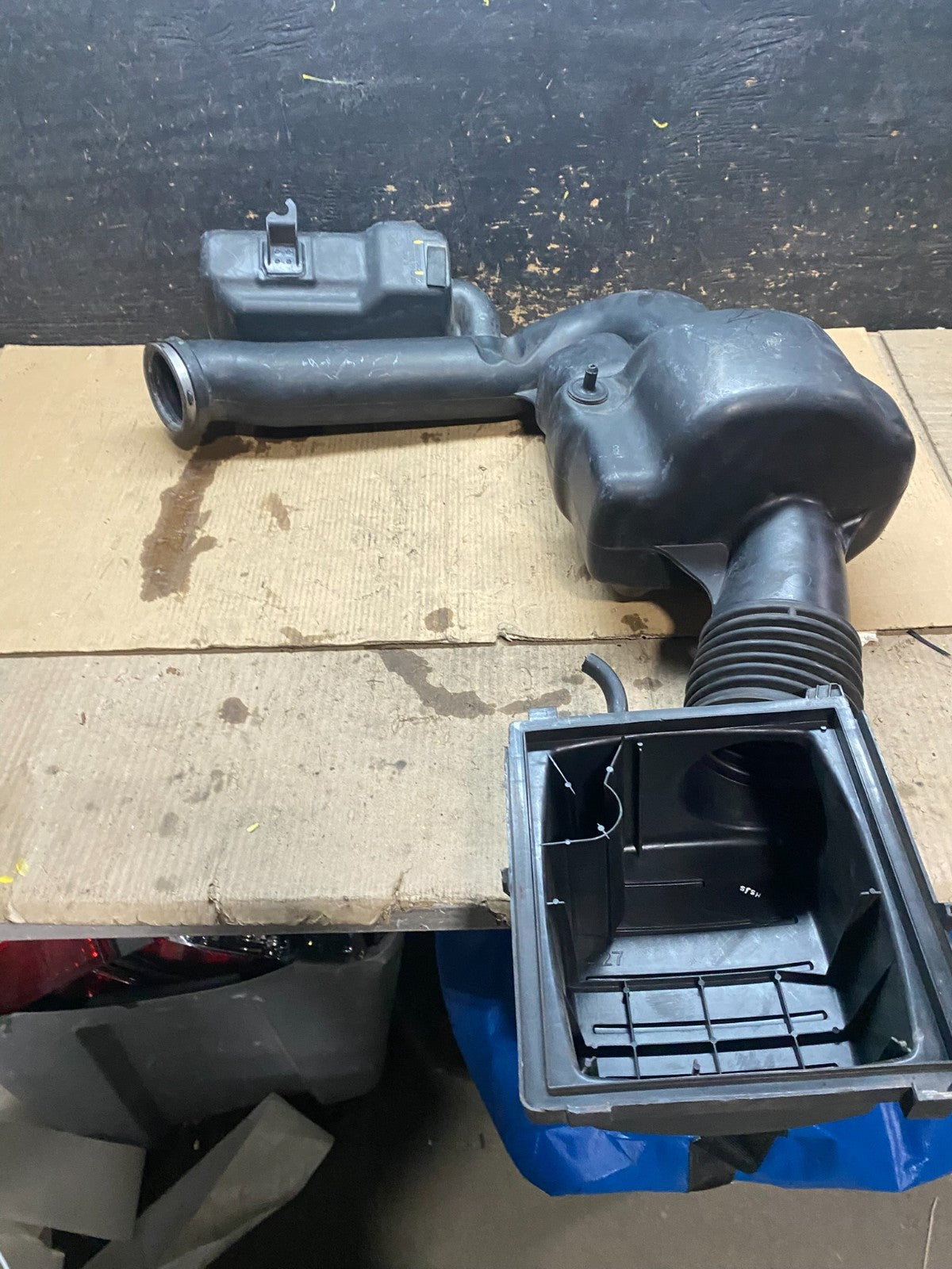 2011 - 2013 Dodge Durango 3.6L Resonator Air Intake Tube OEM  X3146 DG8