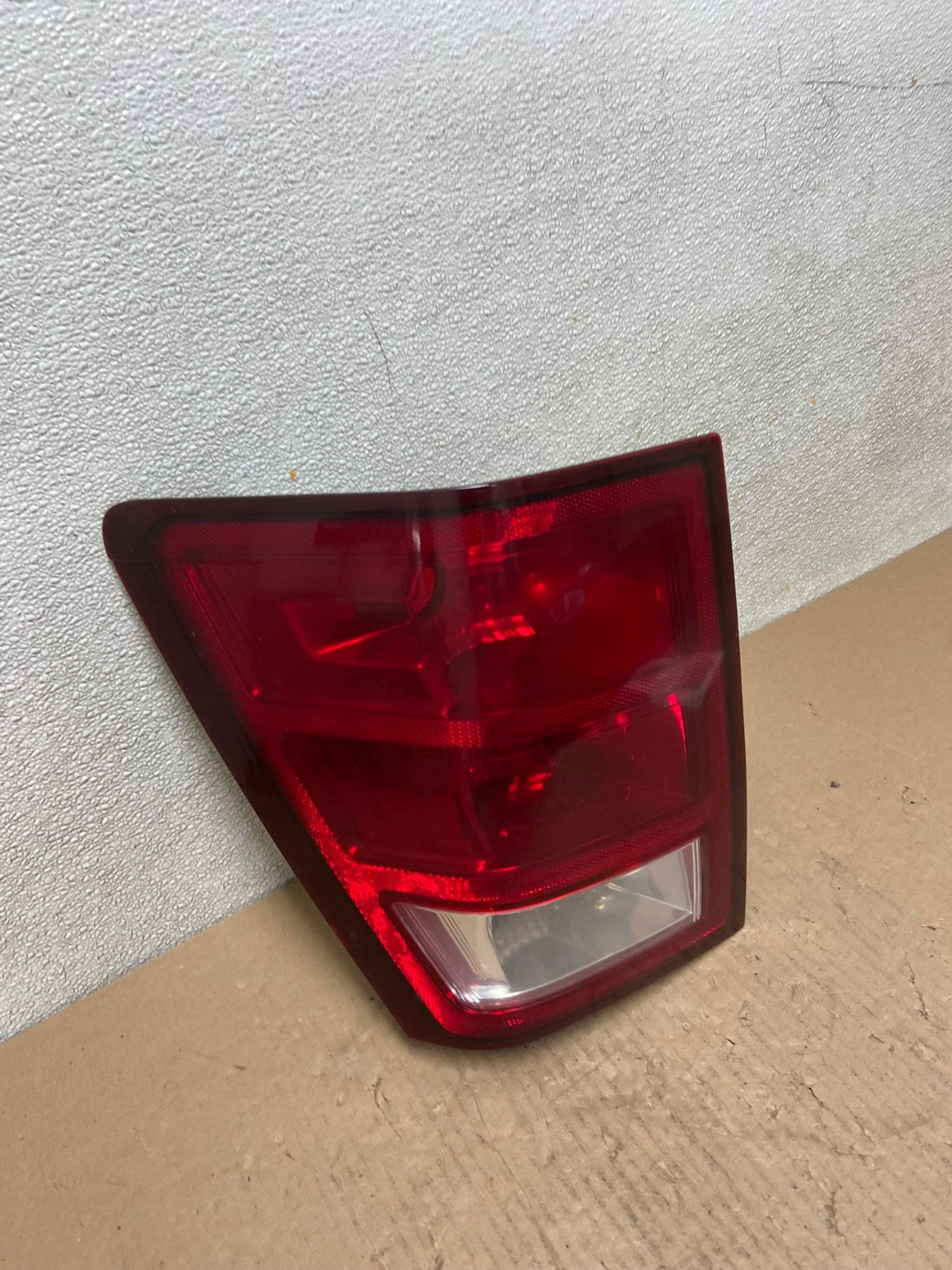 2005 to 2006 Jeep Grand Cherokee Left Driver Side Lh Tail Light AB6043 LK2