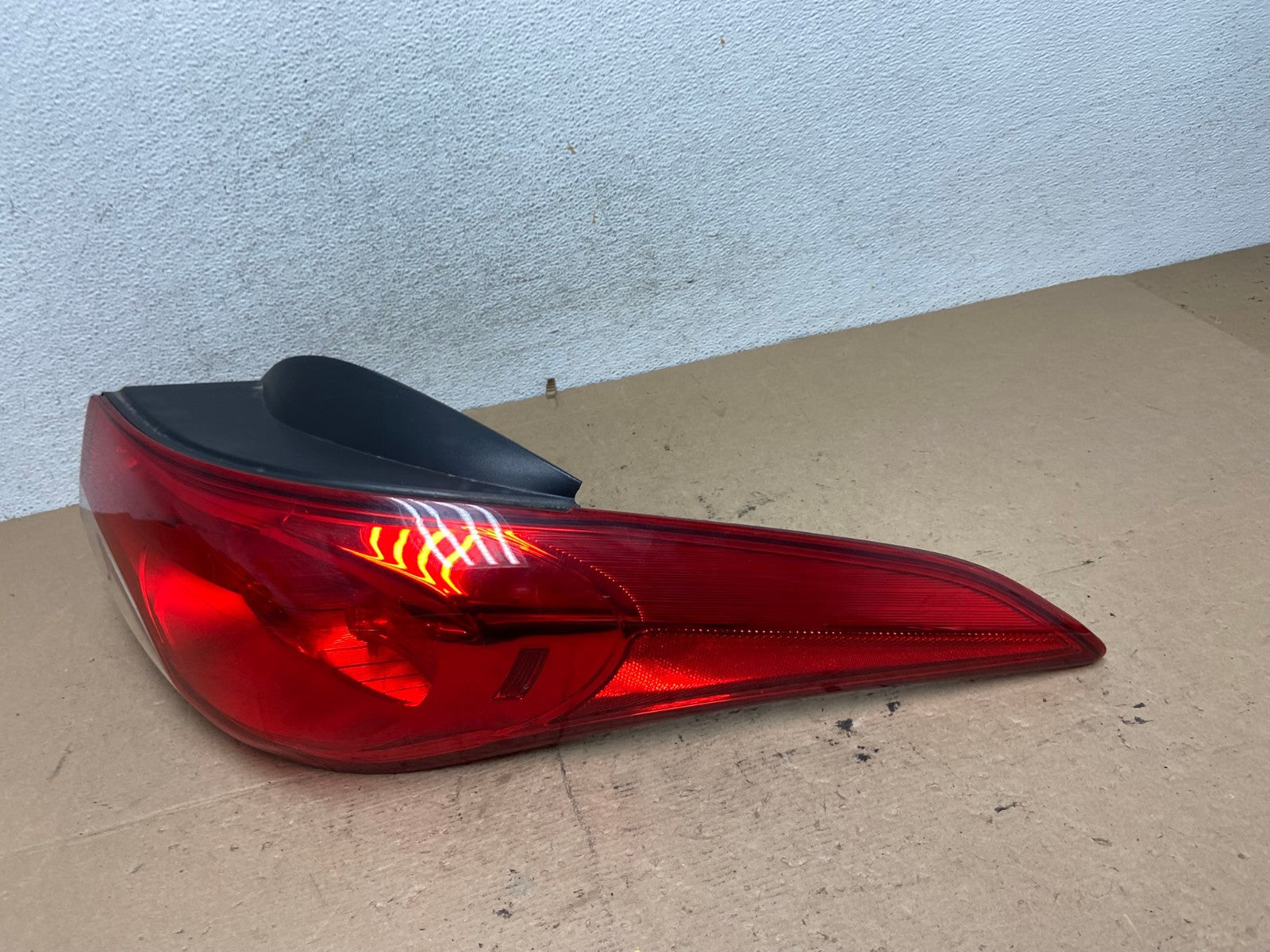 2011 2012 2013 Hyundai Elantra Sedan Right Passenger Tail Light AF5702 LK1