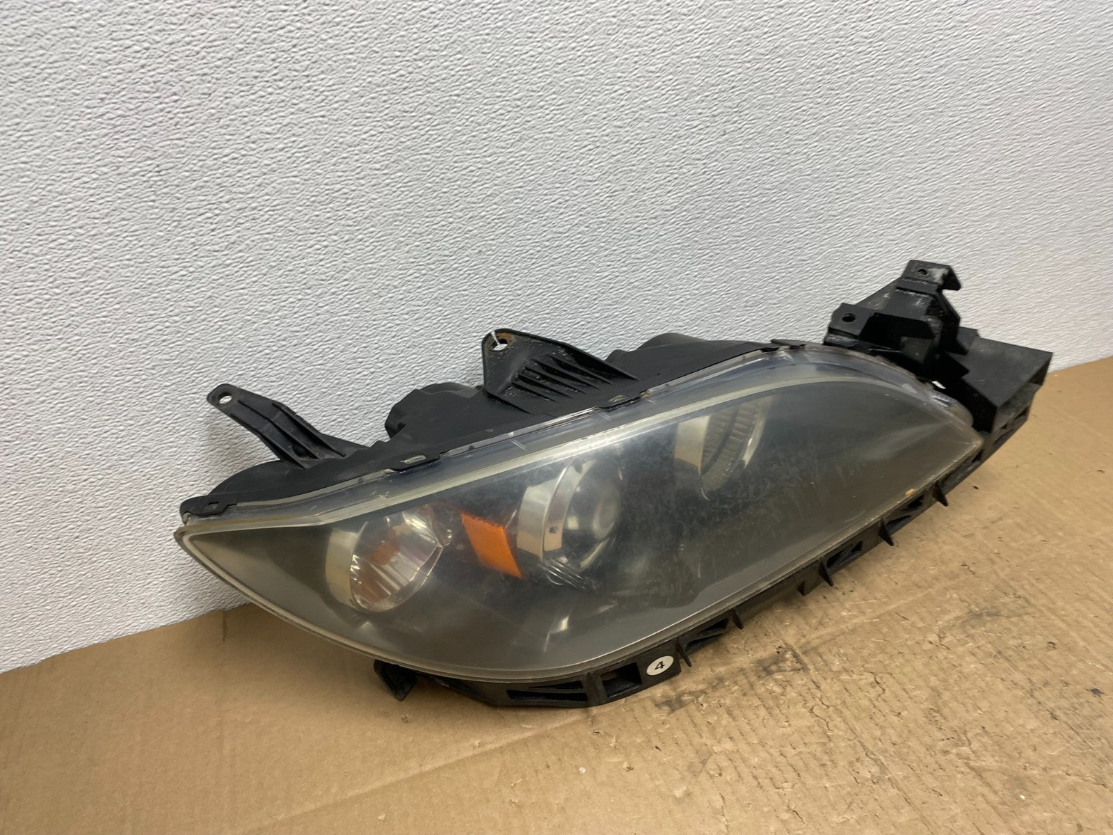 2004 to 2009 Mazda 3 Sedan Right Passenger Rh Side Headlight Oem AB8443 DW2