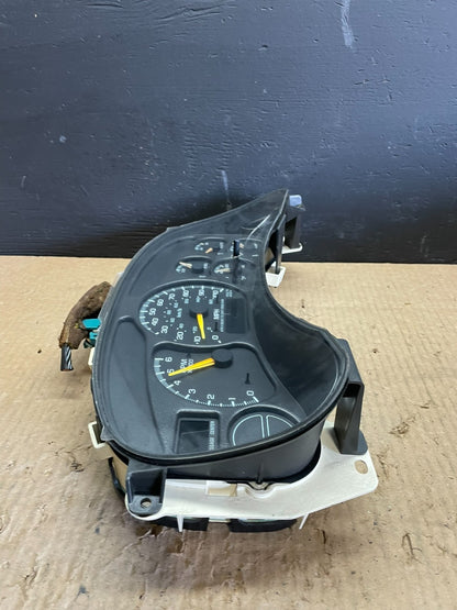 2002 GMC Yukon Speedometer Cluster Gauge Oem AB7528 DG3