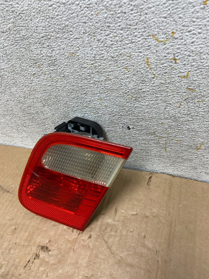 1998 - 2001 BMW 3 325i E46 Series Right Passenger Inner Tail Light AI8147 DW1