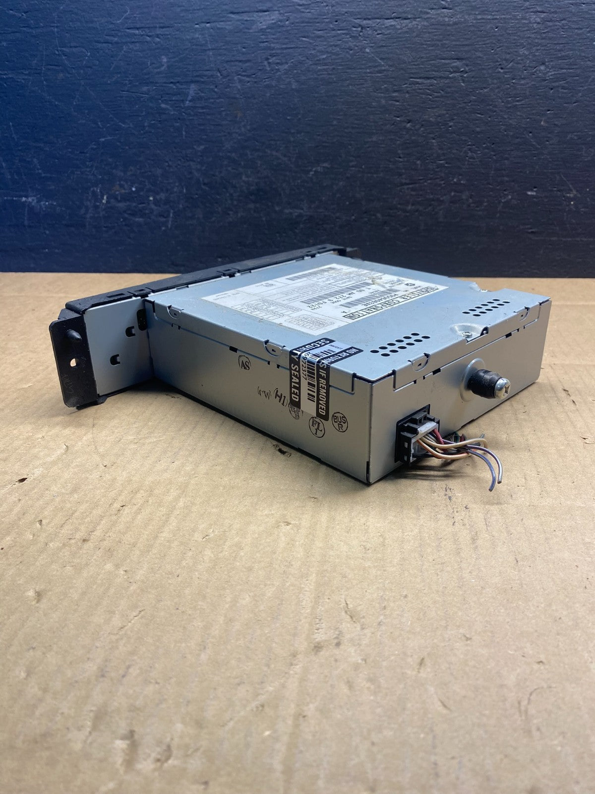 2008 to 2012 Chrysler Town Country DVD Player Receiver AD1565 DW1