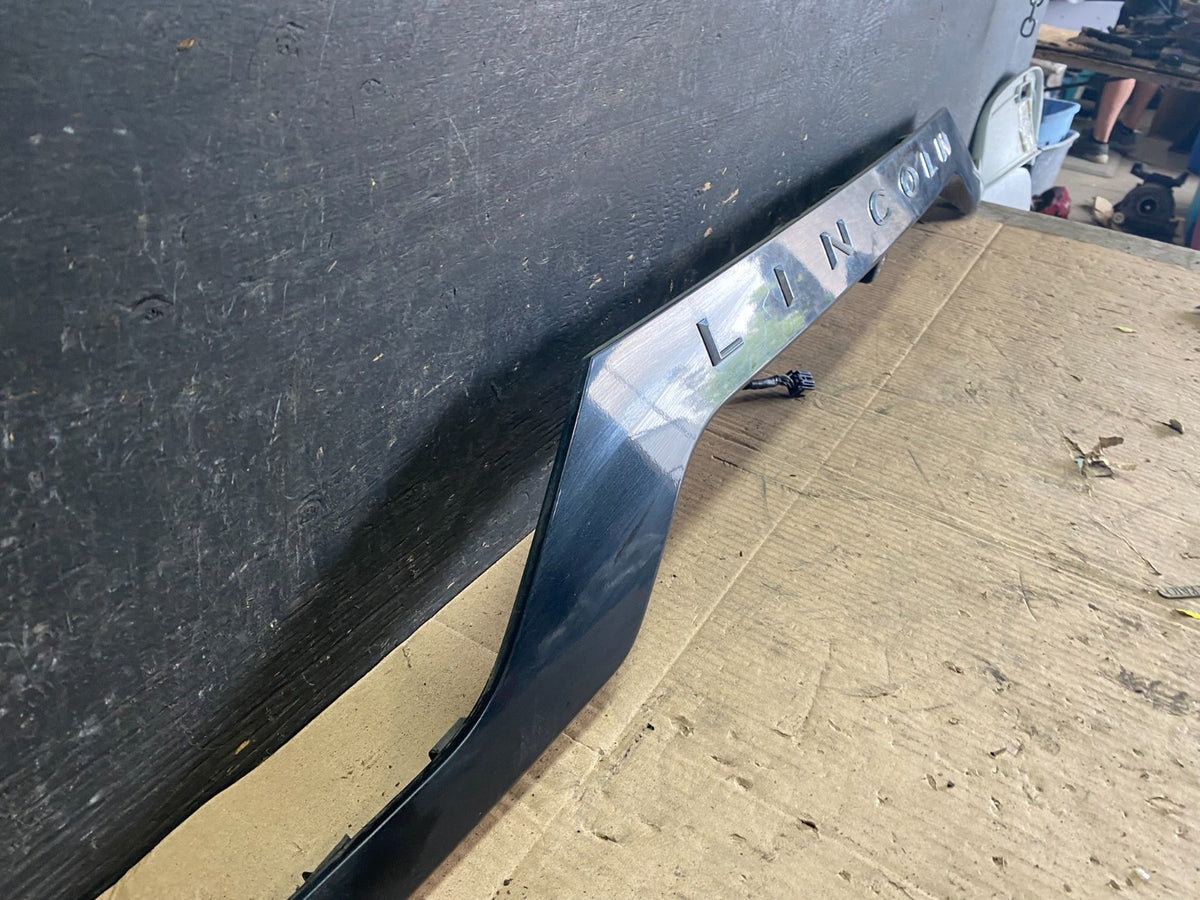 2015 - 2017 Lincoln Navigator Rear Hatch Trim Molding License Camera r7938 DG2