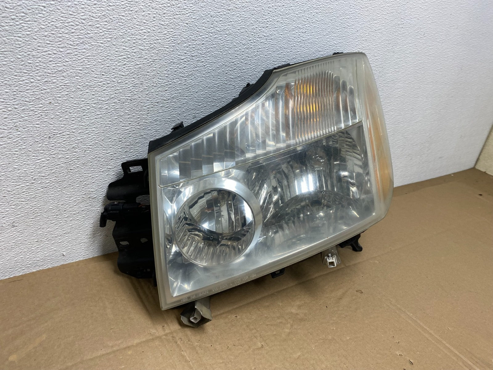 2004 to 2007 Nissan Armada Left Driver Lh Side Headlight Halogen AC3772 DW2