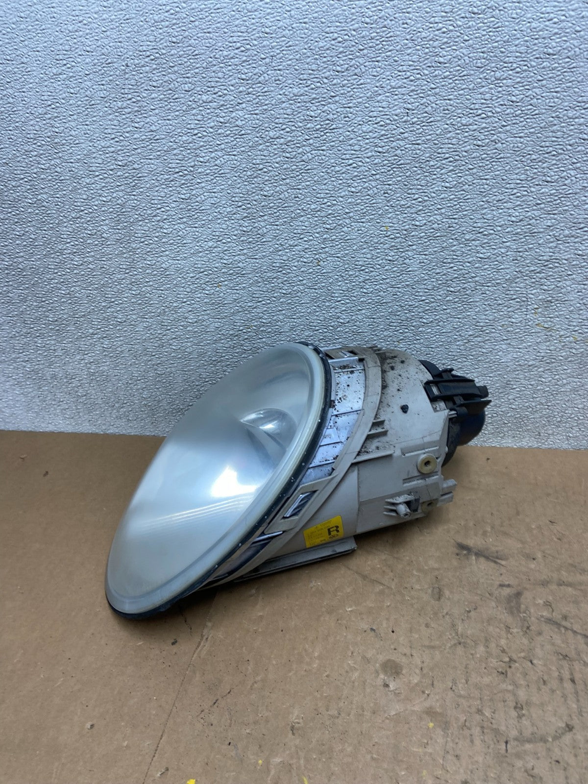 1998 to 2005 Volkswagen Beetle Right Passenger Side Headlight AD1100 DW1