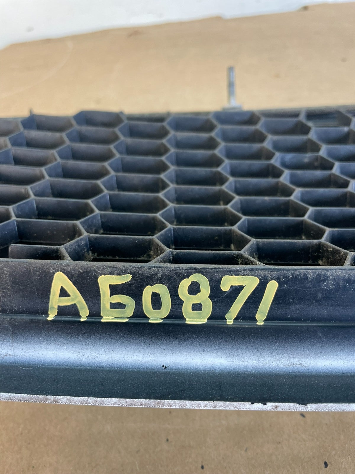 2001-2011 Ford Crown Victoria Front Upper Grille Grill Honeycomb Black ag0871 DG7