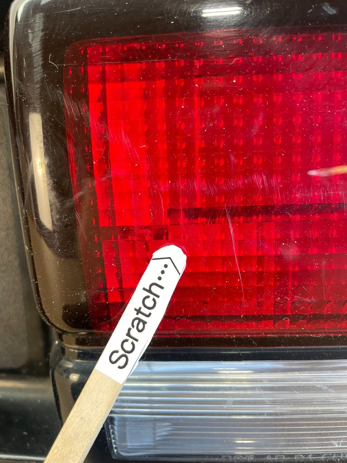 1992 1993 Chevrolet Cavalier Rear Trunk LID Center Tail Light AH0478 DG4