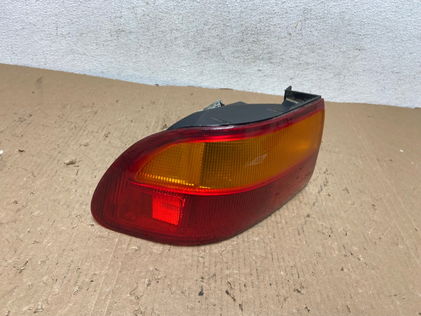 1992 to 1995 Honda Civic Left Driver LH Side Tail Light Y6185 DW2