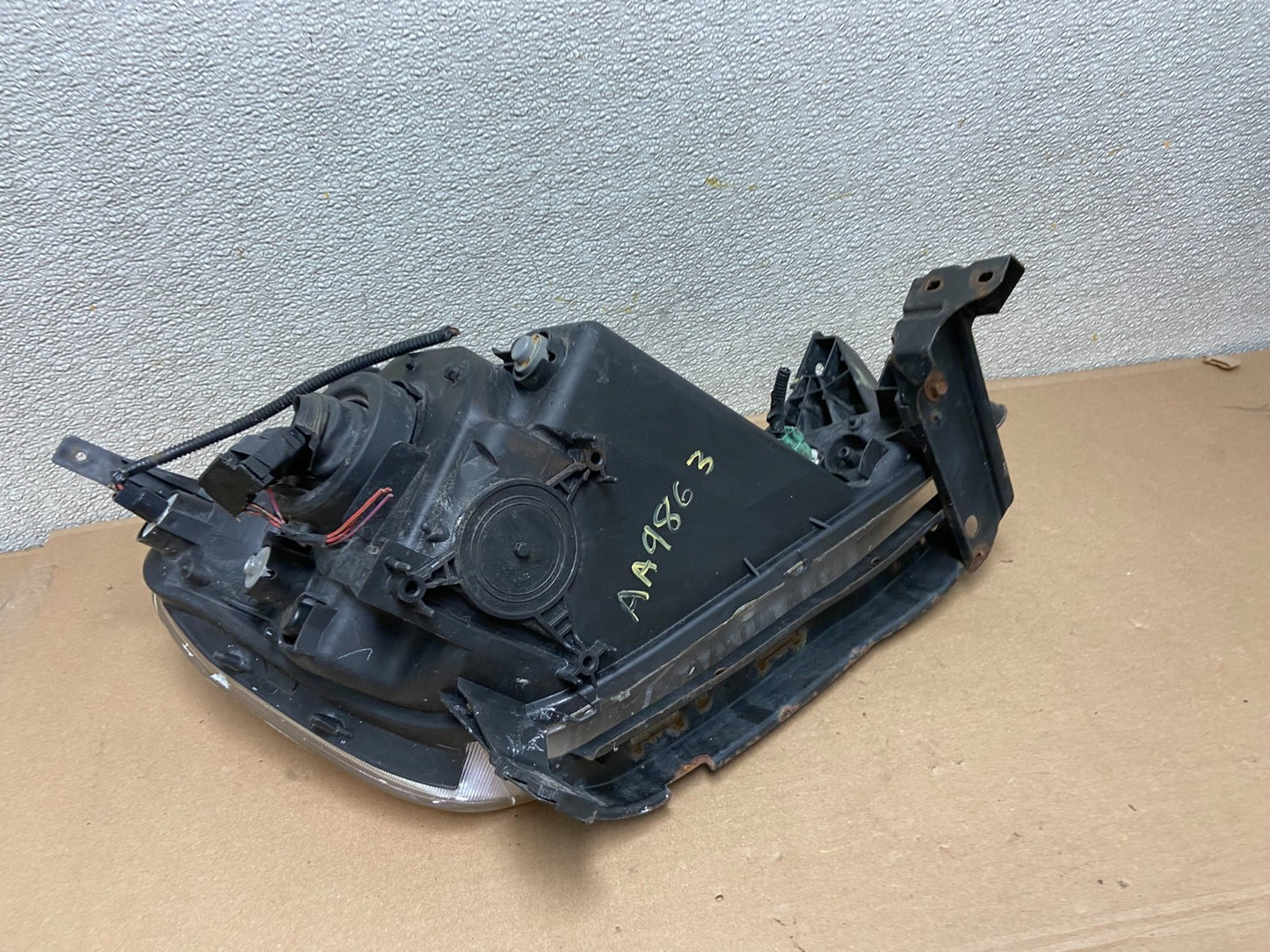 2002 to 2004 Honda Crv Cr-v Left Driver Halogen Headlight AA9863 DW7