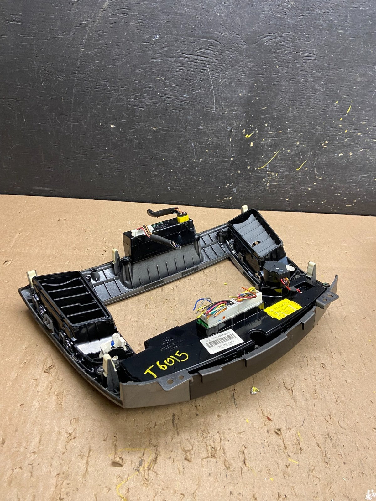 2009 to 2010 Hyundai Sonata Center Radio Climate Control Air Vent Bezel t6015 DG3