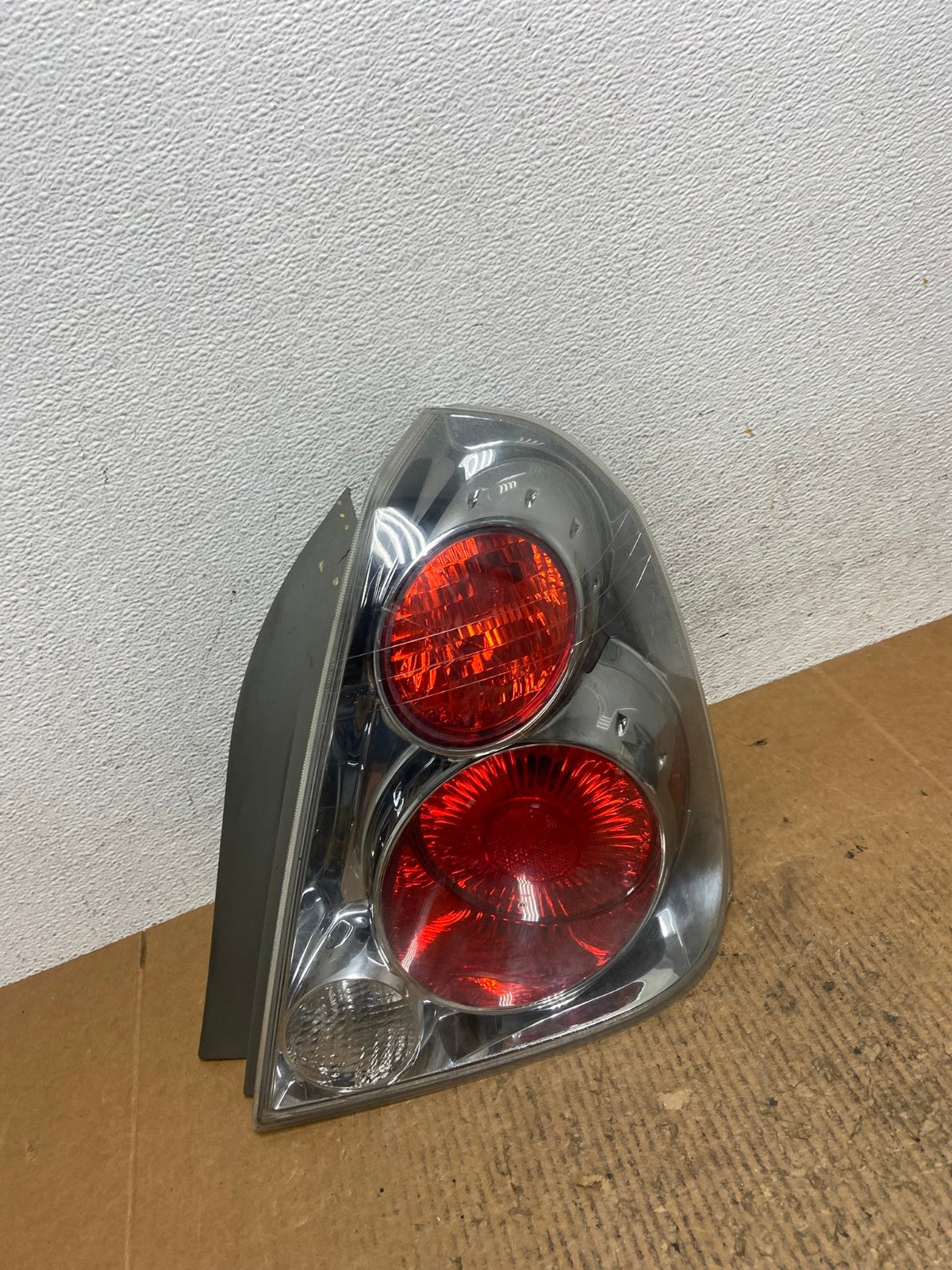 2005 to 2006 Nissan Altima Tail Light Right Passenger RH Side AE2598 LK2