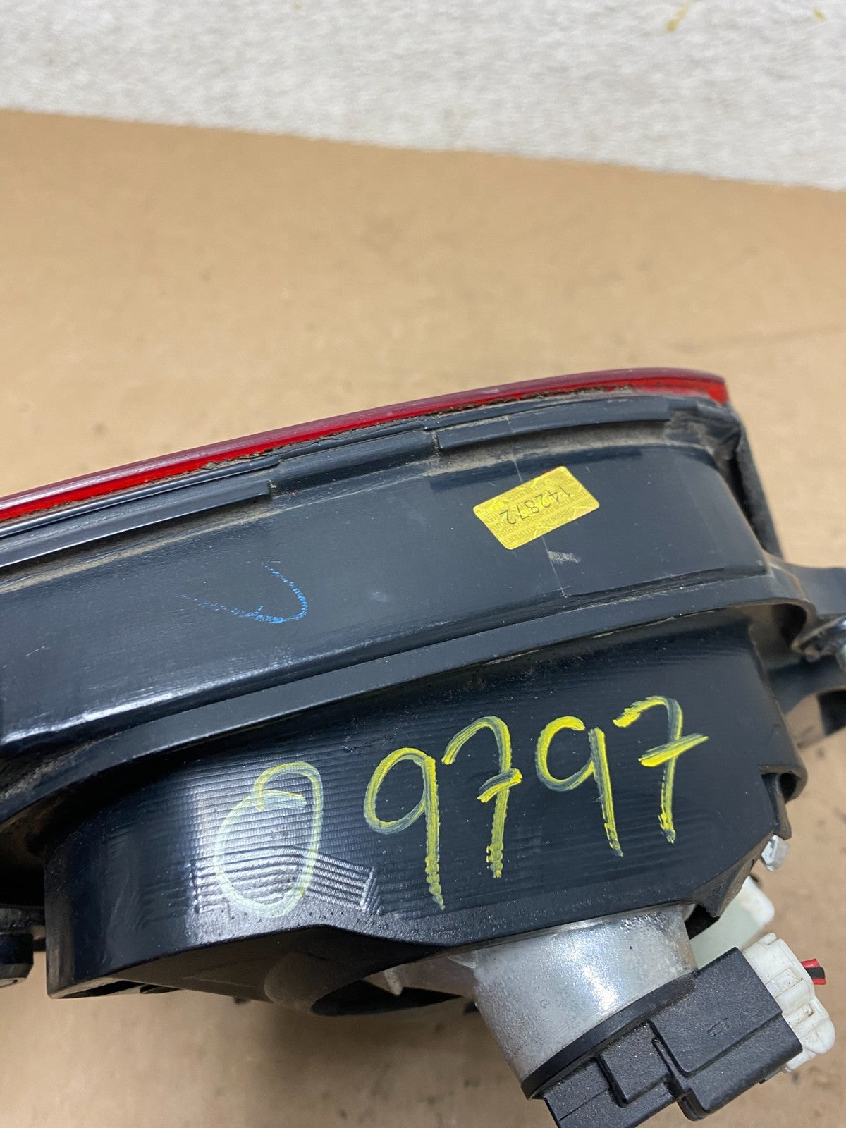 2002-2004 Infiniti i35 Inner Right Passenger Rh Side Tail Light OEM O9797 DW9