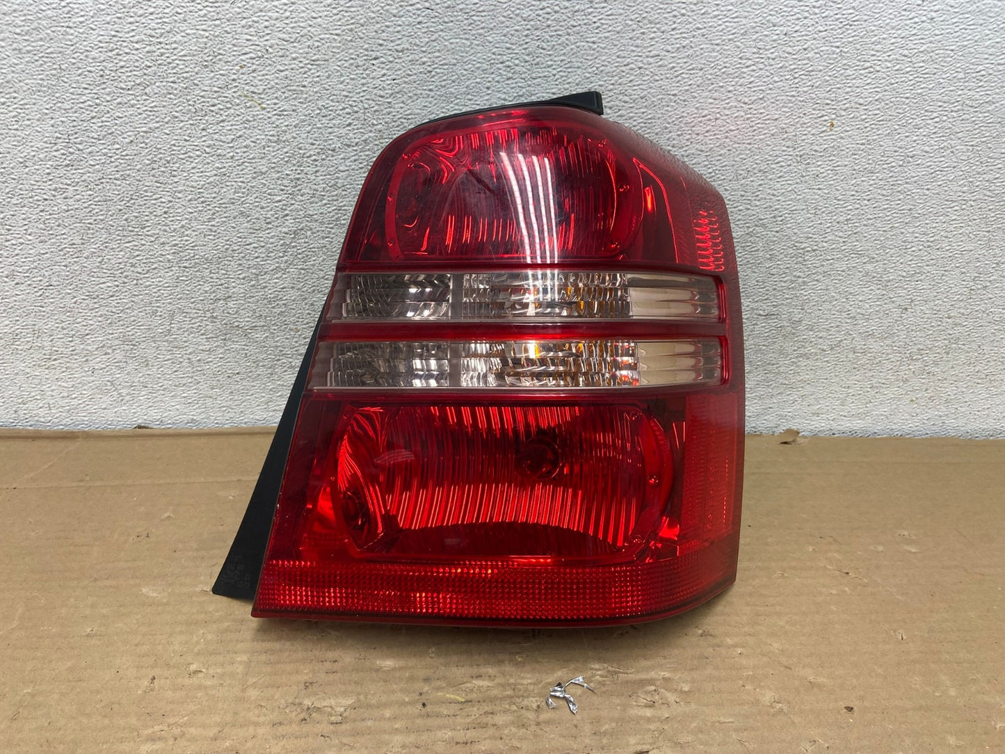 2001 2002 2003 Toyota Highlander Right Passenger RH Tail Light AG9298 LK0