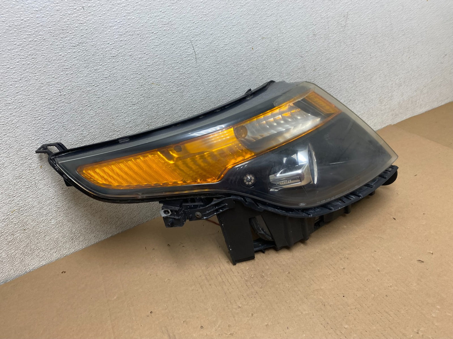2011 to 2015 Ford Explorer Police Right Passenger Halogen Headlight Oem P9152 DW2
