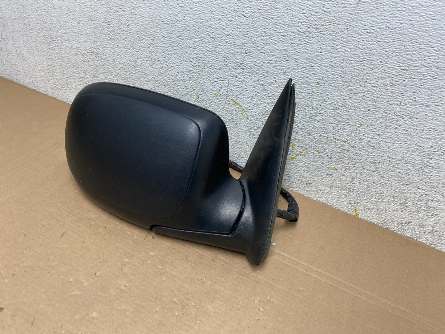 2003-2006 Chevrolet Tahoe Right Turn Sgn View Door Mirror N7613 DG1