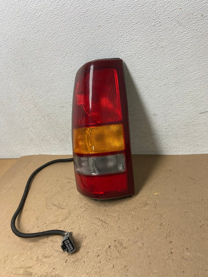 1999-2002 Chevrolet Silverado 1500 Left Driver Lh Side Tail light AD7782 LK1