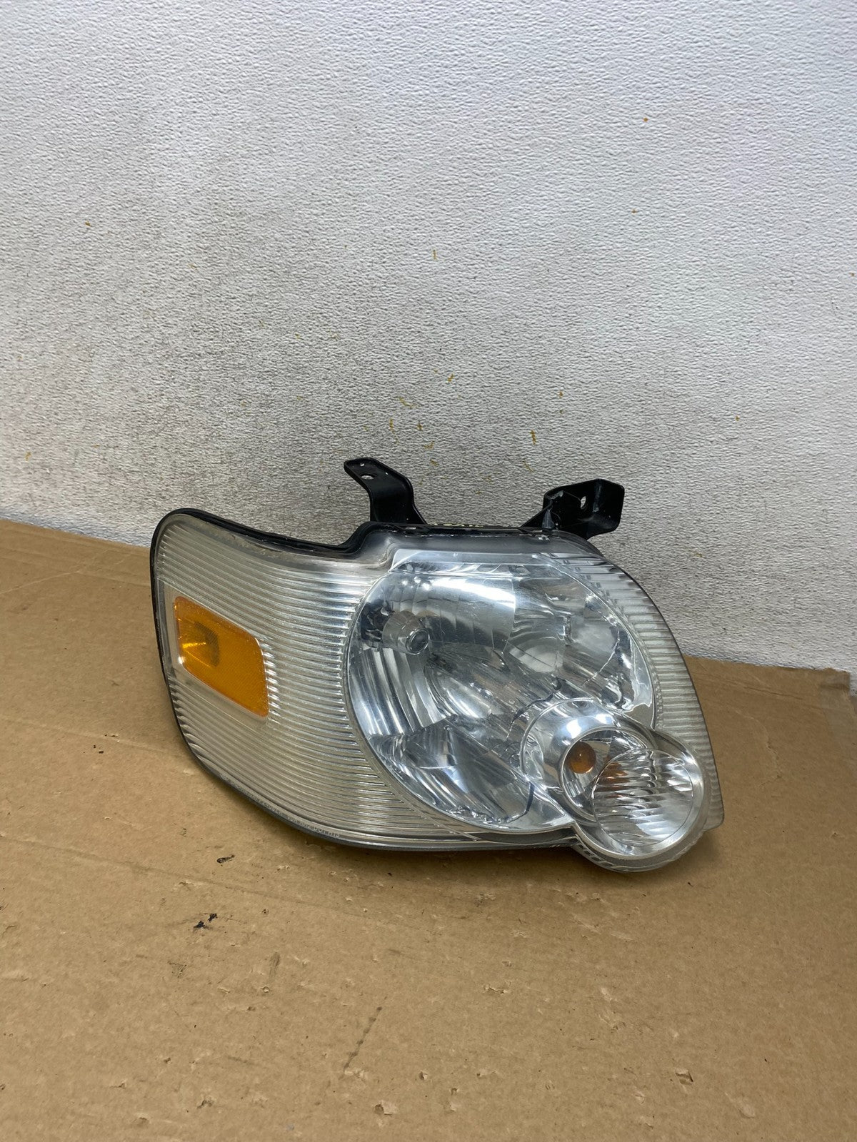 2006 to 2010 Ford Explorer Right Passenger Side Headlight AH8263 DW0