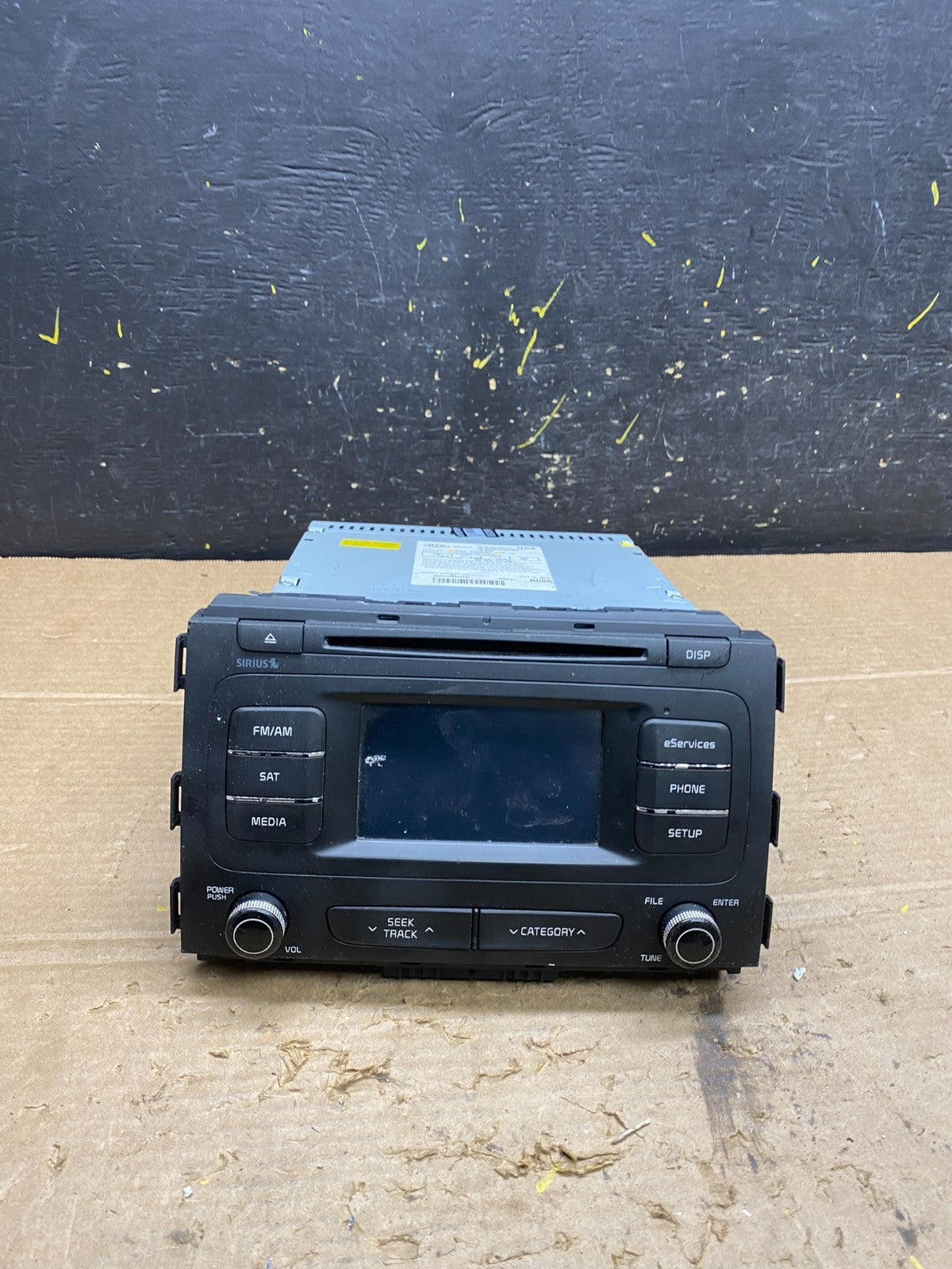 2015 to 2016 Kia Sedona Radio Stereo Receiver AM FM CD Player w9766 DG0