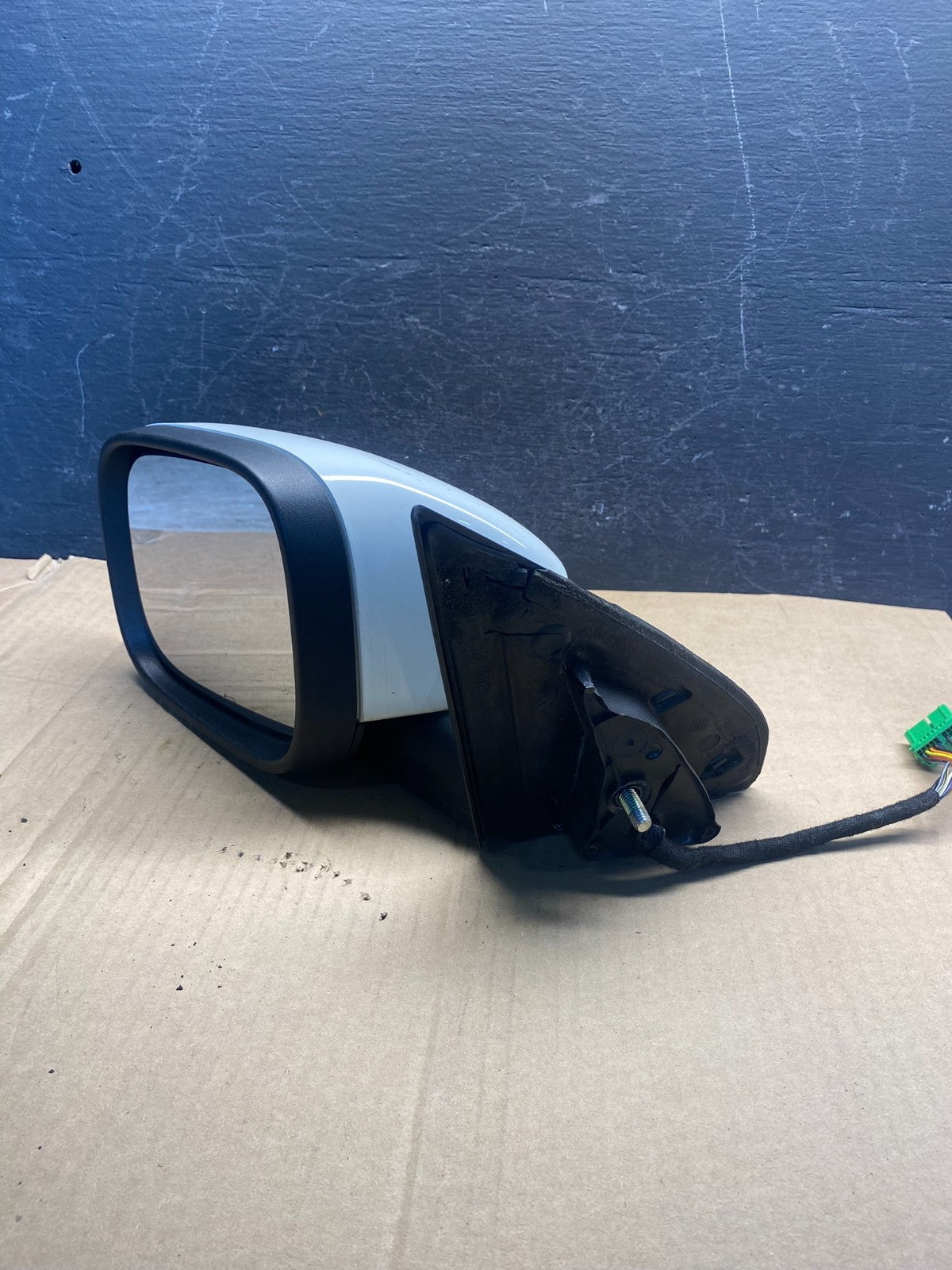 2007 to 2014 Volvo XC90 Left Driver View Door Trn Signal Mirror AE2170 DW9