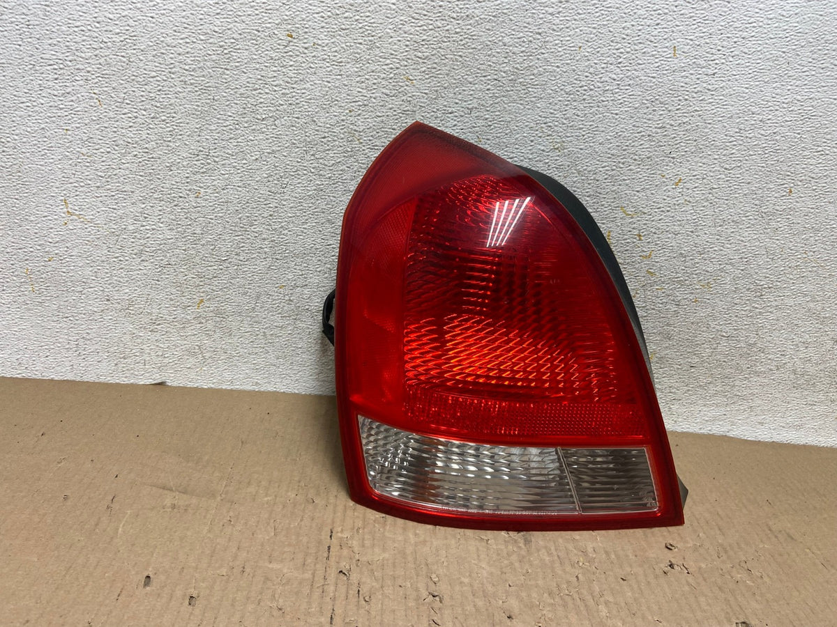 2001-2003 Sedan Hyundai Elantra Left Driver Lh Side Tail Light AH5886 LK0