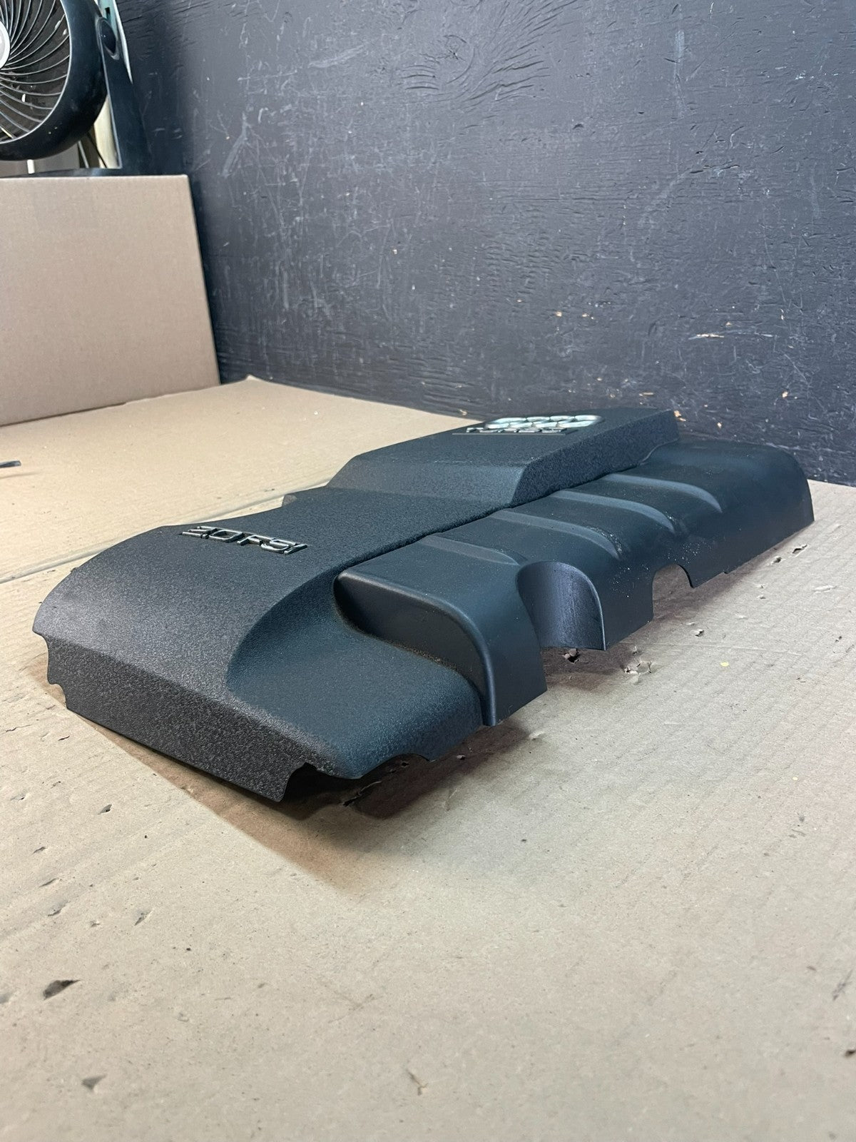 2005 to 2008 Audi A4 2.0L FSI Engine Cover Garnish AD8715 DW1
