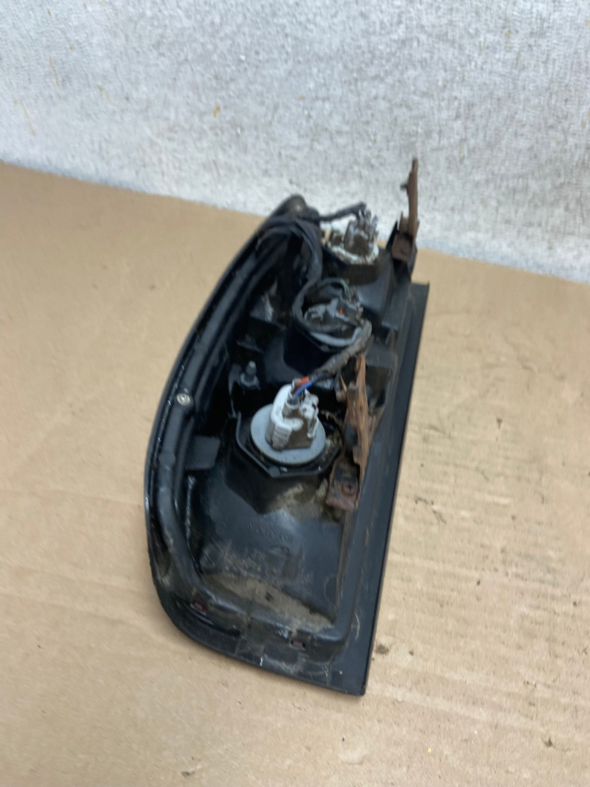1998 1999 2000 Nissan Frontier Left Driver LH Side Tail light AH9403 LK6