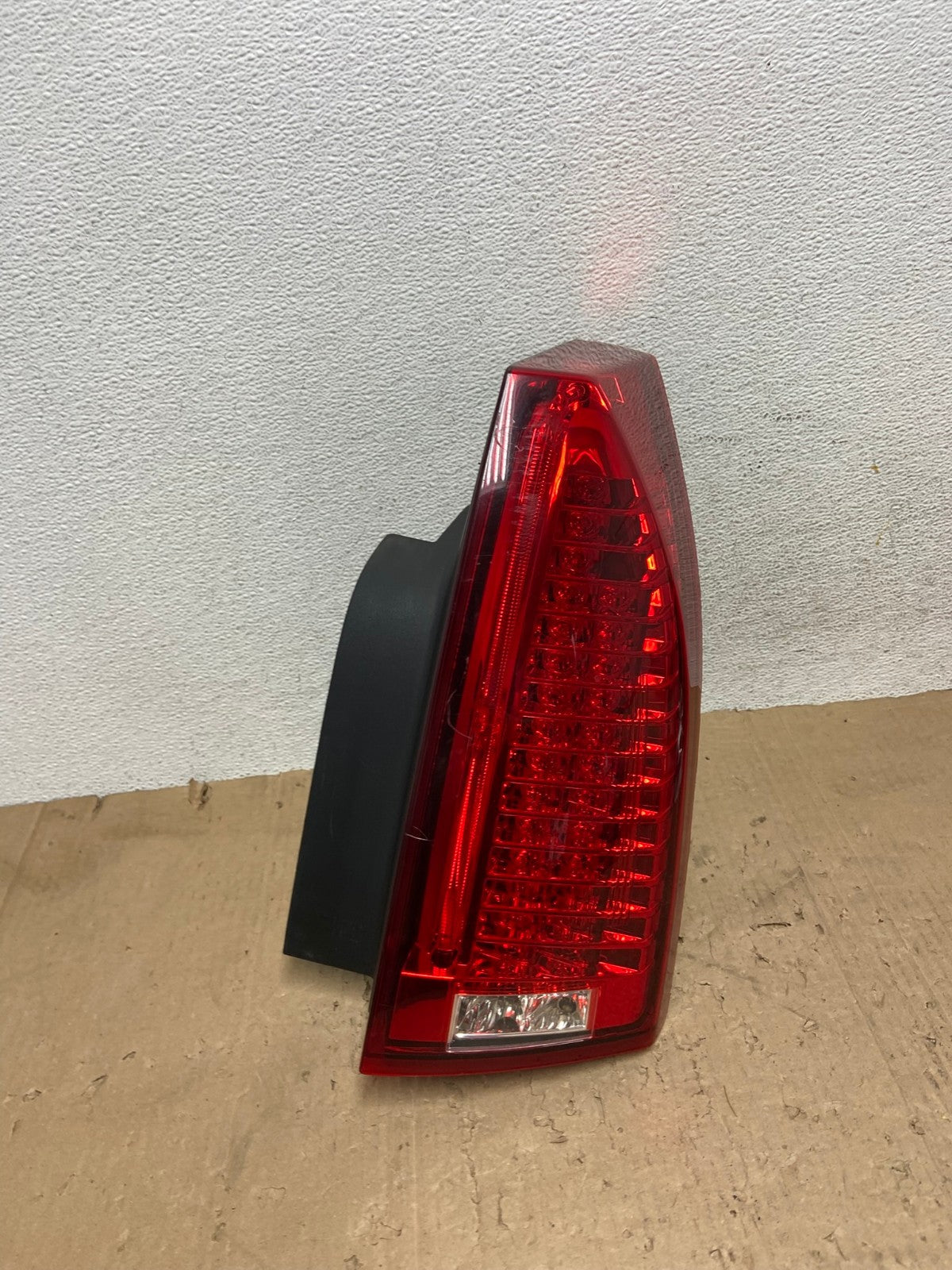 2008 to 2013 Cadillac CTS Right Passenger Side Led Side Tail light AE9370 LK2