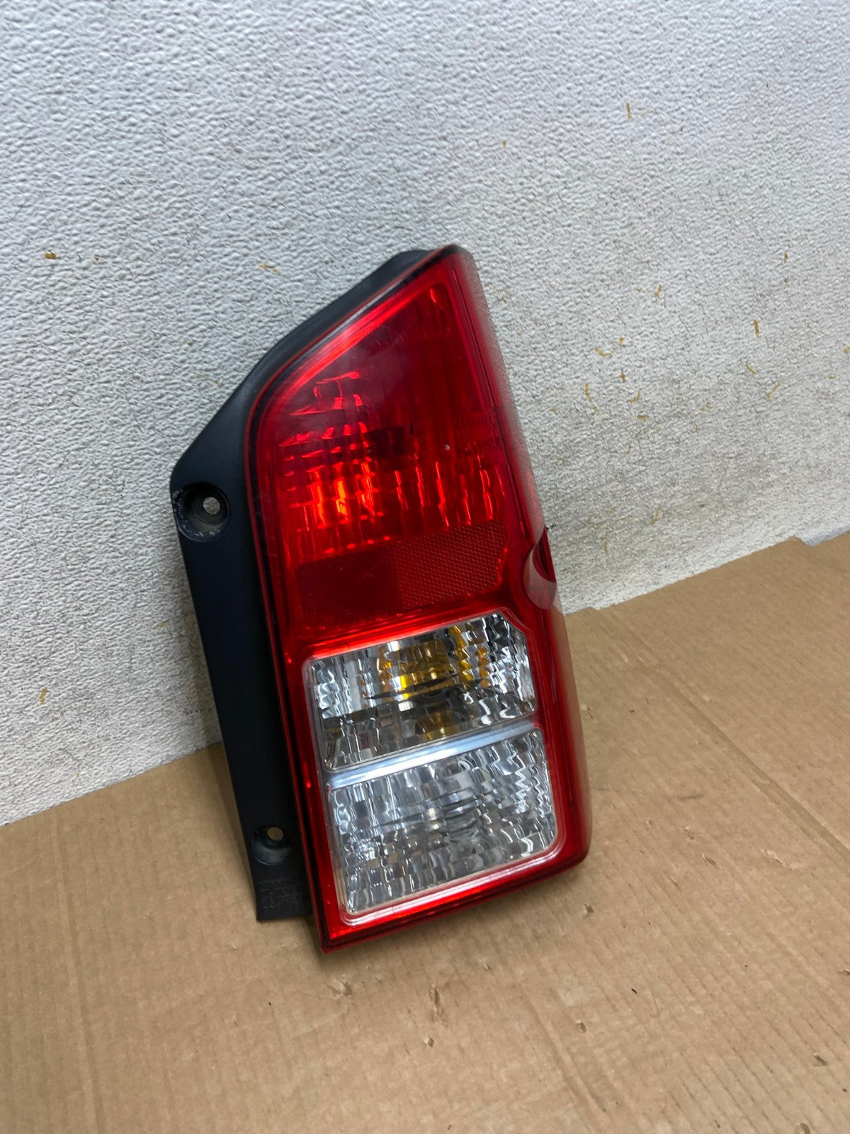2005 to 2012 Nissan Pathfinder Right Passenger RH Side Tail Light AI5736 LK2
