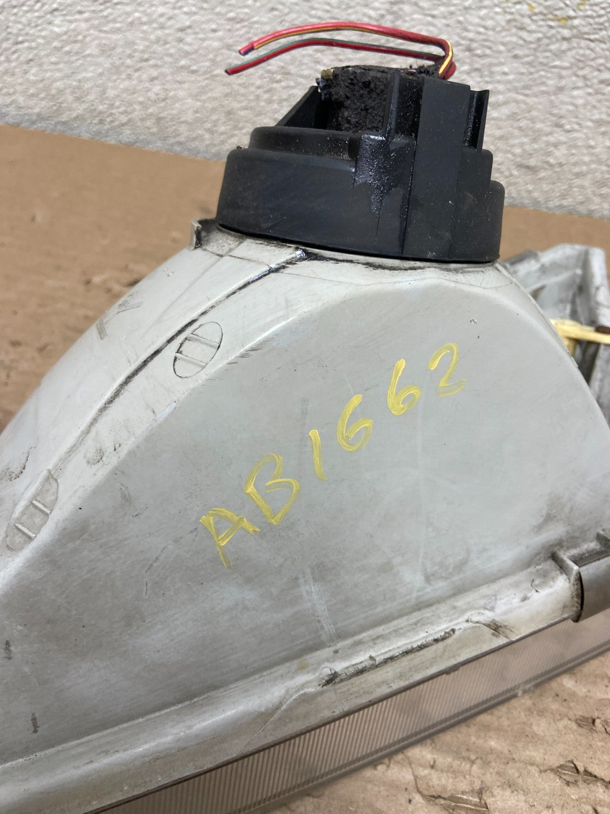 1998 to 2000 Toyota Corolla Front Right Passenger RH Headlight AB1662 DW8
