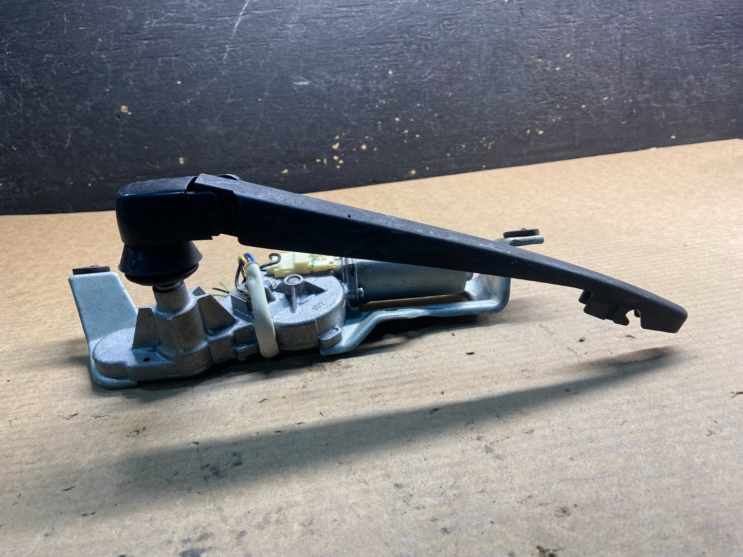 2005 to 2009 Subaru Legacy Outback Rear Windshield Wiper Motor AA06533