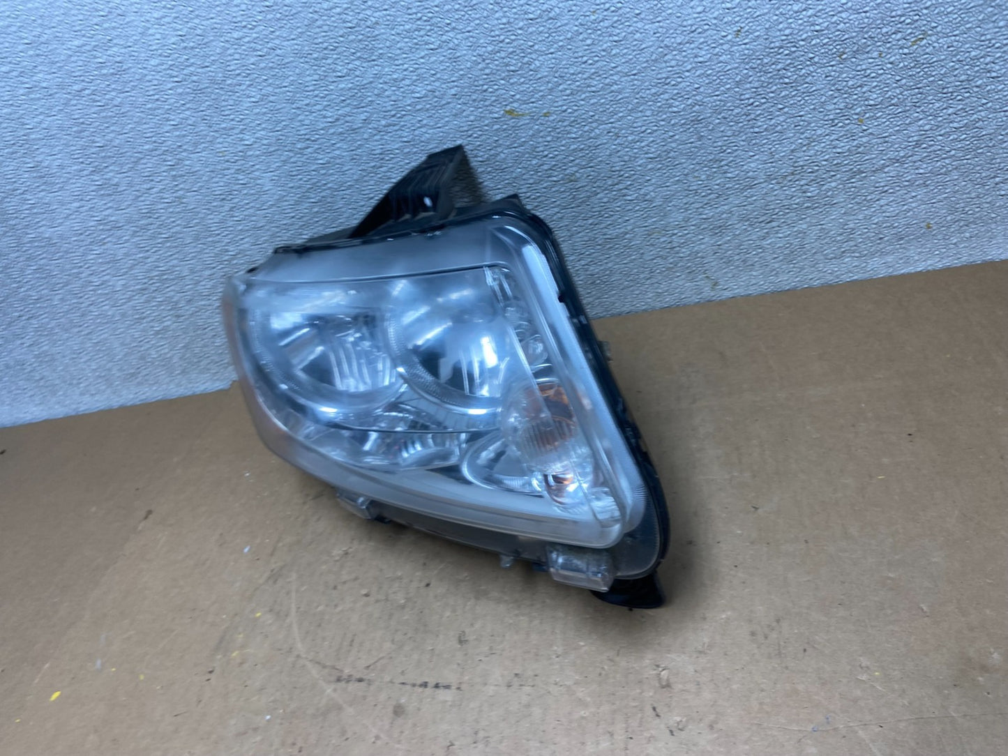2011-2013 Jeep Grand Cherokee Right Passenger Halogen Headlight Z6879 DW1
