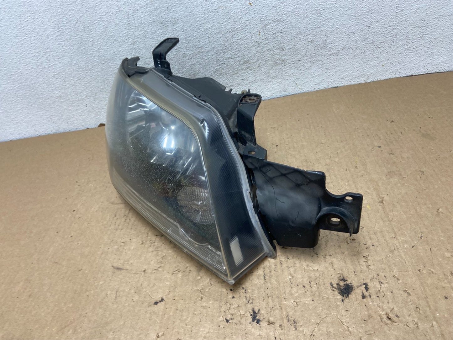 2003-2004 Mitsubishi Outlander Right Passenger Headlight AG3235 DW1