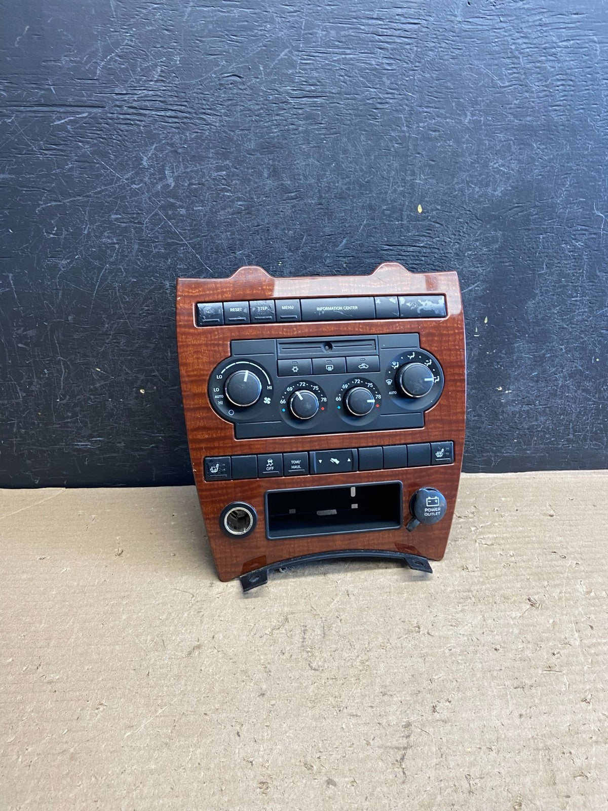2005 2006 2007 Jeep Commander Grand Cherokee A/C Climate Control Bezel AH5149 DG0
