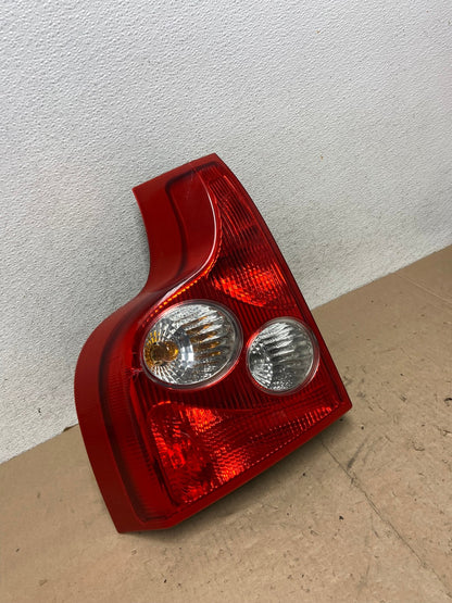 2003 2004 2005 2006 Volvo XC90 Left Driver LH Lower Tail Light AG5516 LK2
